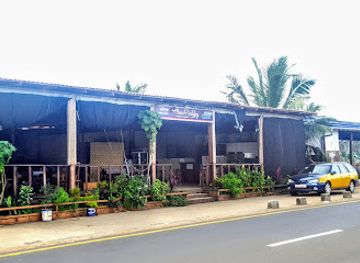 sierra-leone/tokeh-beach/restaurant/beach-holiday
