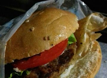 paraguay/ypacarai/restaurant/fatty-burger