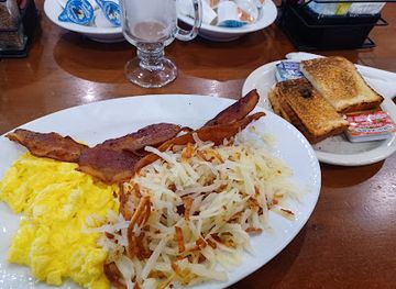 wisconsin/great-river-road/restaurant/river-front-family-restaurant