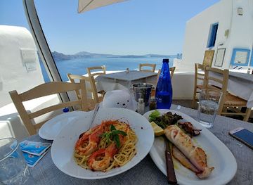 greece/santorini/oia/restaurant/skala