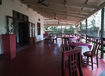 zambia/livingstone/restaurant/the-golden-leaf