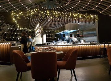 iceland/reykjavik/hlioar/restaurant/perlan-restaurant-cafe