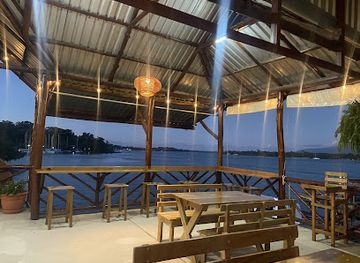 guatemala/rio-dulce/restaurant/restaurante-mama-moncha