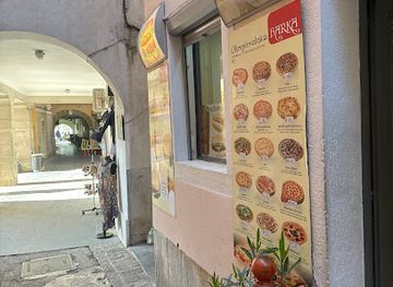 slovenia/piran/restaurant/okrepcevalnica-barka