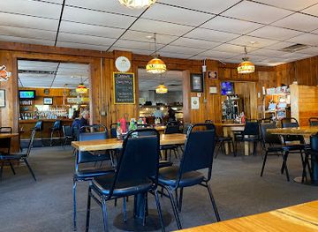 michigan/sleeping-bear-dunes-national-lakeshore/restaurant/joe-s-friendly-tavern
