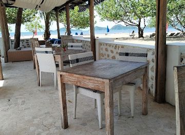 indonesia/komodo-national-park/restaurant/restaurant-of-puri-sari-beach-hotel