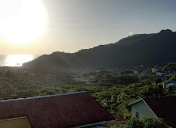 saint-vincent-and-the-grenadines/la-soufriere/restaurant/j-and-j-food-galley-and-bar