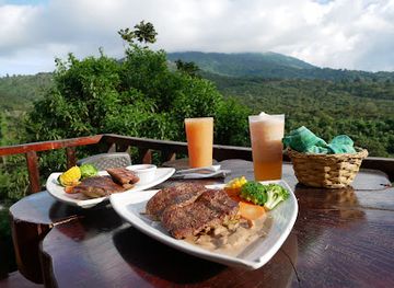 el-salvador/los-chorros-de-la-calera/restaurant/paso-del-alaska-resort-los-naranjos
