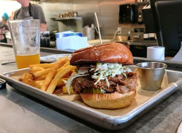 florida/clearwater/restaurant/the-little-lamb-gastropub