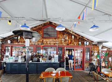 maine/kennebunkport/restaurant/arundel-wharf-seafood-cocktail-bar-craft-beer