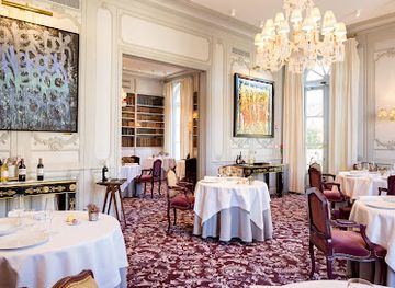 france/bordeaux-wine-region/restaurant/la-grande-maison-de-bernard-magrez