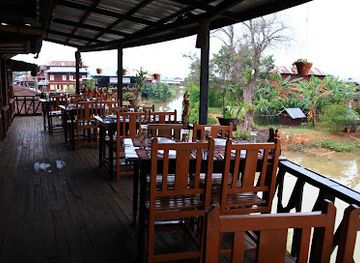 myanmar-burma/golden-triangle/restaurant/golden-moon