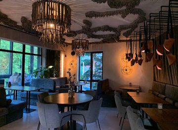 ukraine/yaremche/restaurant/skhodi-restoran-na-visoti