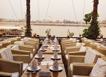 cambodia/kampong-speu/restaurant/titanic-restaurant