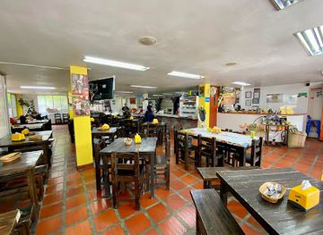 colombia/manizales/restaurant/restaurante-juanchito-plaza-manizales-desayunos-almuerzos-ejecutivos-del-dia-bandeja-frijoles-con-chicharron