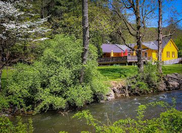 west-virginia/coopers-rock-state-forest/restaurant/the-hutte-restaurant