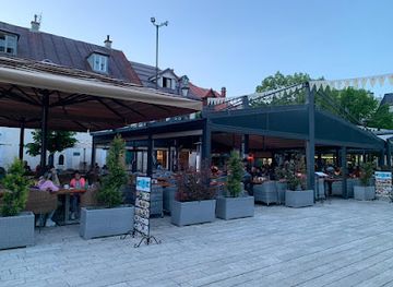 montenegro/cetinje/restaurant/restobar-dvor