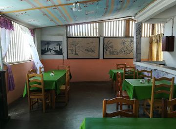madagascar/toliara/restaurant/flamboyant