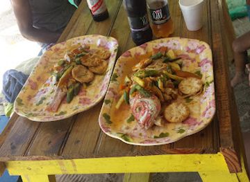 jamaica/santa-cruz-mountains/restaurant/crisnic-bar-and-grill
