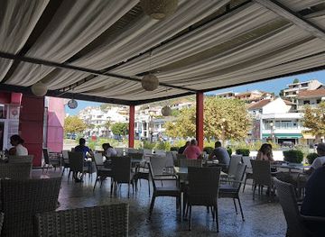 montenegro/ulcinj/restaurant/piano
