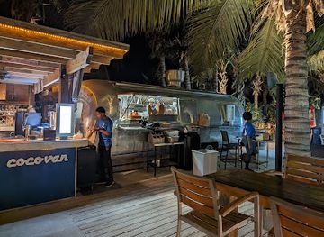 turks-and-caicos-islands/leeward-beach/restaurant/cocovan-airstream-lounge
