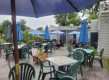 ohio/geneva-on-the-lake/restaurant/ruff-life-on-the-lake