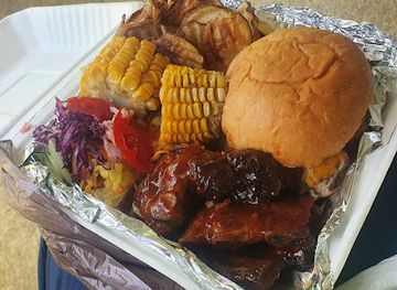 dominica/boiling-lake/restaurant/island-bites