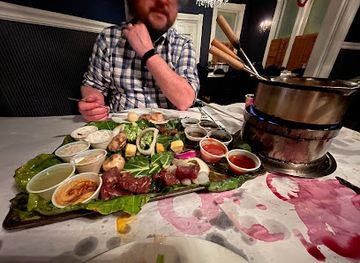 illinois/rockford/restaurant/lucerne-s-fondue-spirits