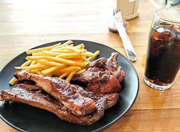 botswana/central-district/restaurant/dickey-s-barbecue-pit