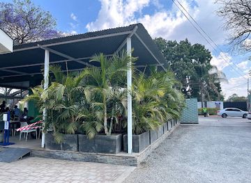 3 Trees Cafe