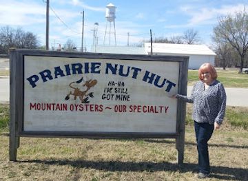 kansas/monument-rocks/restaurant/prairie-nut-hut