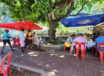 mauritius/poste-de-flacq/restaurant/grillade-et-fruit-de-mer-chez-varsha-et-linley