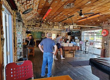 ohio/put-in-bay/restaurant/topsy-turvey-s-bar-grill