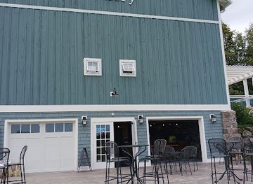 michigan/petoskey/restaurant/gabriel-farms-winery-four-labs-beer-cider