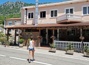 montenegro/skadar-lake-region/restaurant/restaurant-voda-u-krsu