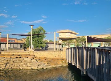 ohio/maumee-bay-state-park/restaurant/red-robin-gourmet-burgers-and-brews