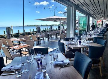 connecticut/new-haven-harbor/restaurant/shell-bones-oyster-bar-grill