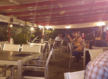 antigua-and-barbuda/nelson-s-dockyard/restaurant/flatties-flame-grill