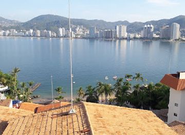 mexico/acapulco/restaurant/playa-en-acapulco