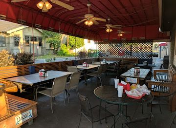 alabama/tuscaloosa-national-forest/restaurant/hooligans-restaurant