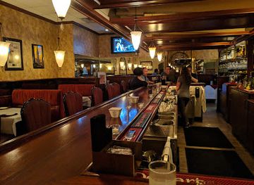 ohio/akron/restaurant/wise-guys-lounge-and-grill