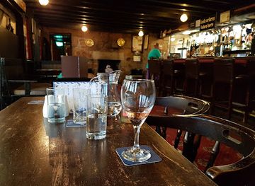 jersey/saint-peter/restaurant/old-smugglers-inn
