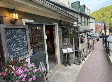 west-virginia/harper-s-ferry/restaurant/coach-house-bar-grill