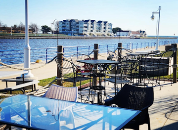 wisconsin/sheboygan/restaurant/driftwood