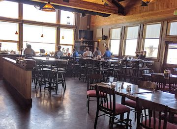 montana/yellowstone-national-park/restaurant/last-chance-bar-grill-at-trouthunter