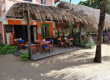 belize/dangriga/restaurant/thongs-beach-cafe