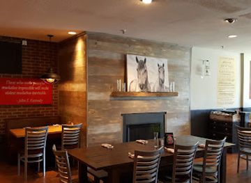 new-hampshire/great-north-woods/restaurant/revolution-taproom-grill