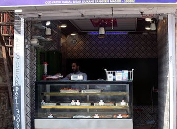 india/kashmir-great-lakes/restaurant/famous-wazwan-anchar