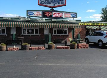 new-hampshire/lake-winnipesaukee/restaurant/sawyer-s-dairy-bar