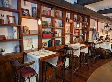 italy/bologna/restaurant/parlor